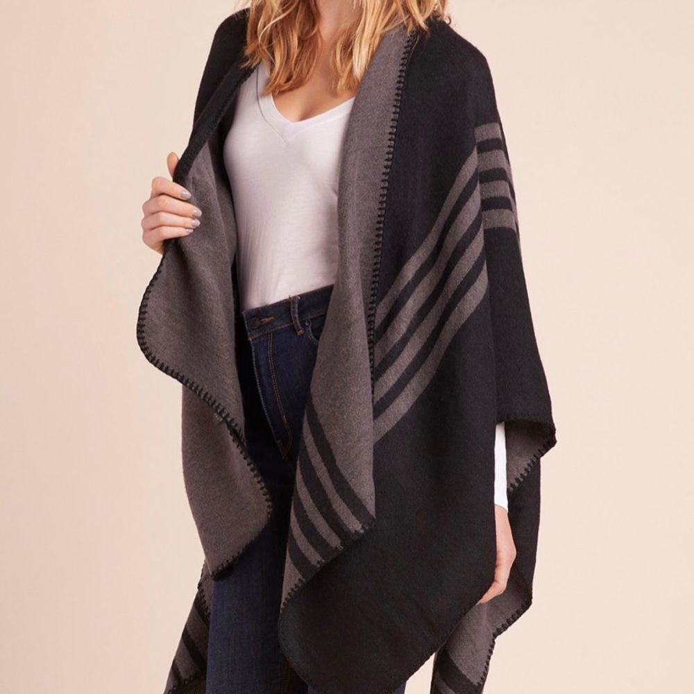 NWT One Size BB Dakota Black Reversible Poncho